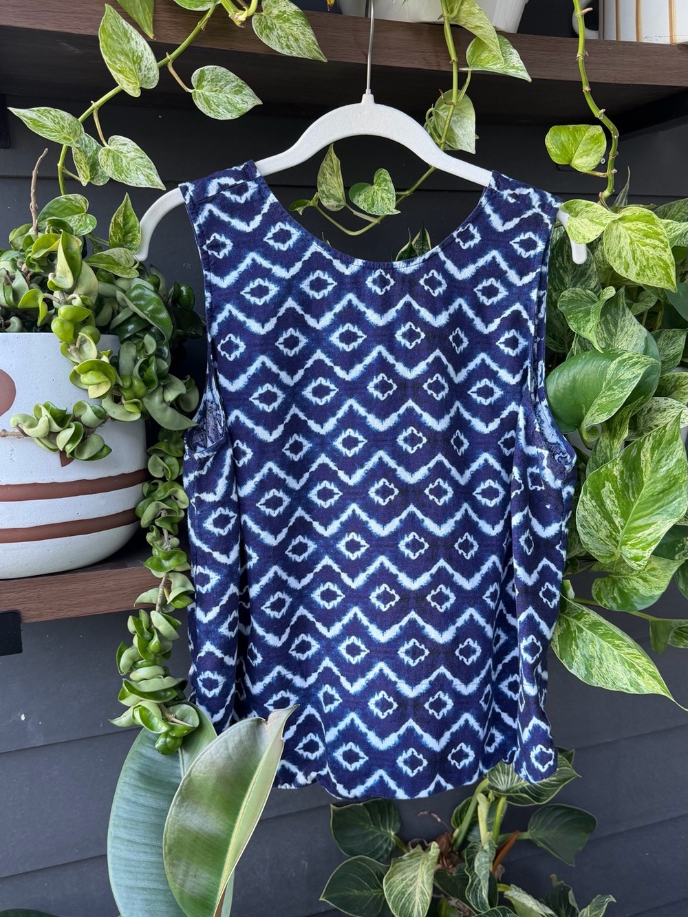 LOFT Sleeveless Back Cutout, Boxy Crop, Navy White Geometric Tank Top, Women’s M